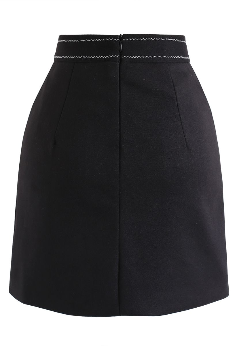 Contrasted Pockets Buttoned Mini Skirt in Black