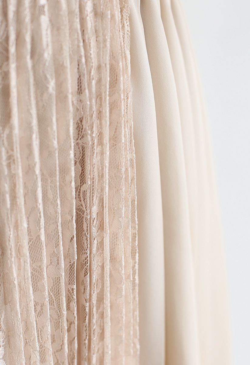 Lace Spliced Asymmetric Hem Pleated Skirt in Cream