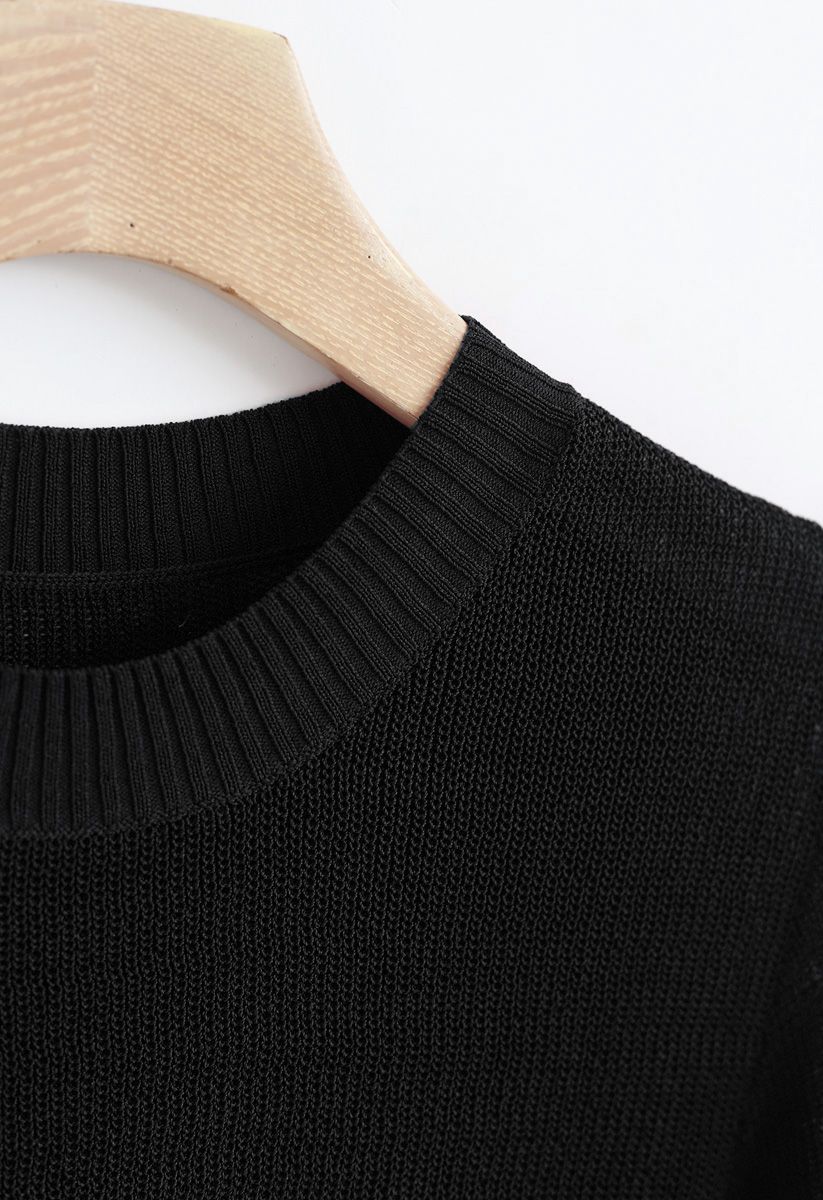 Round Neck Cropped Knit Top in Black