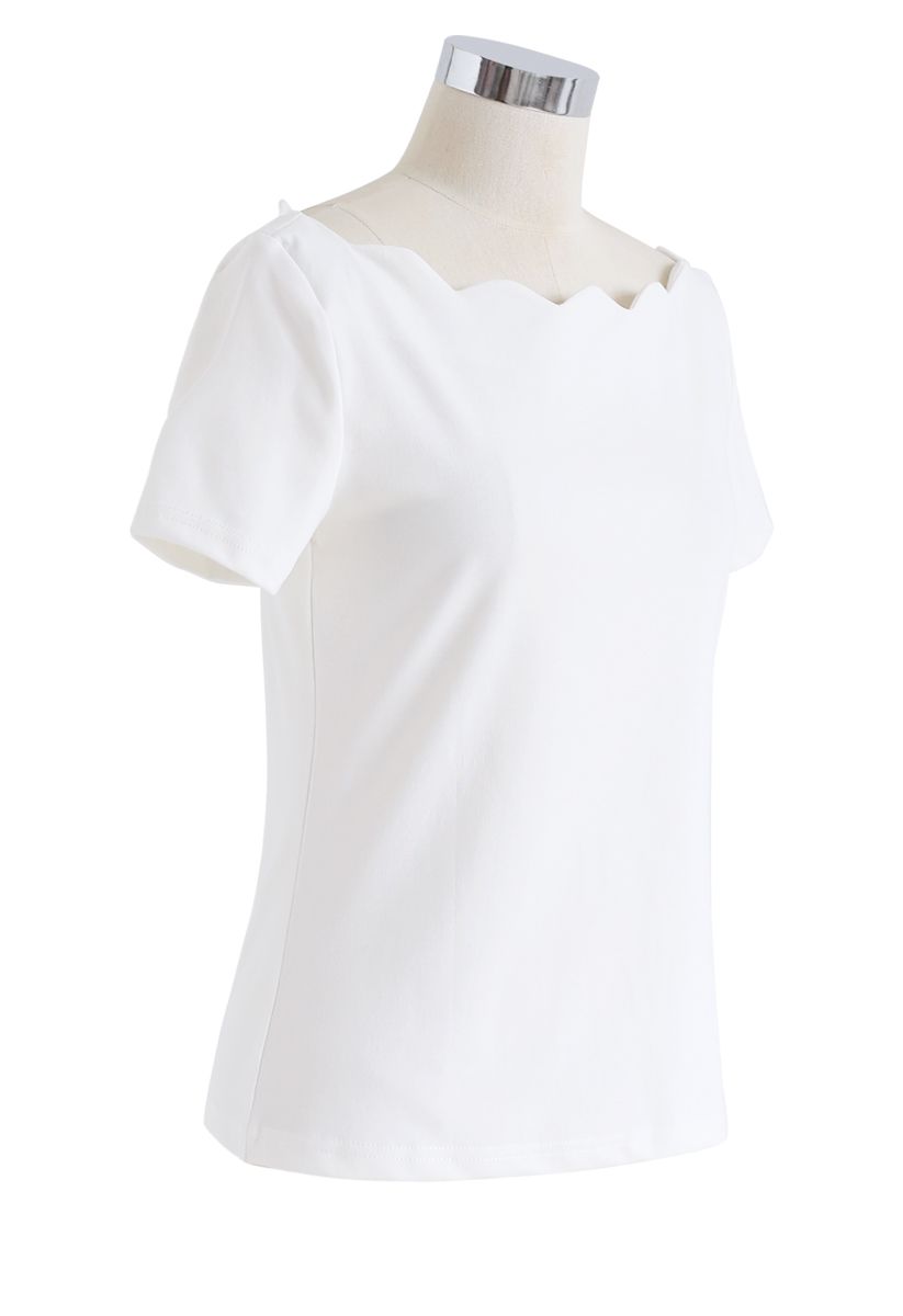 Wavy Boat Neck Short Sleeves Top in White