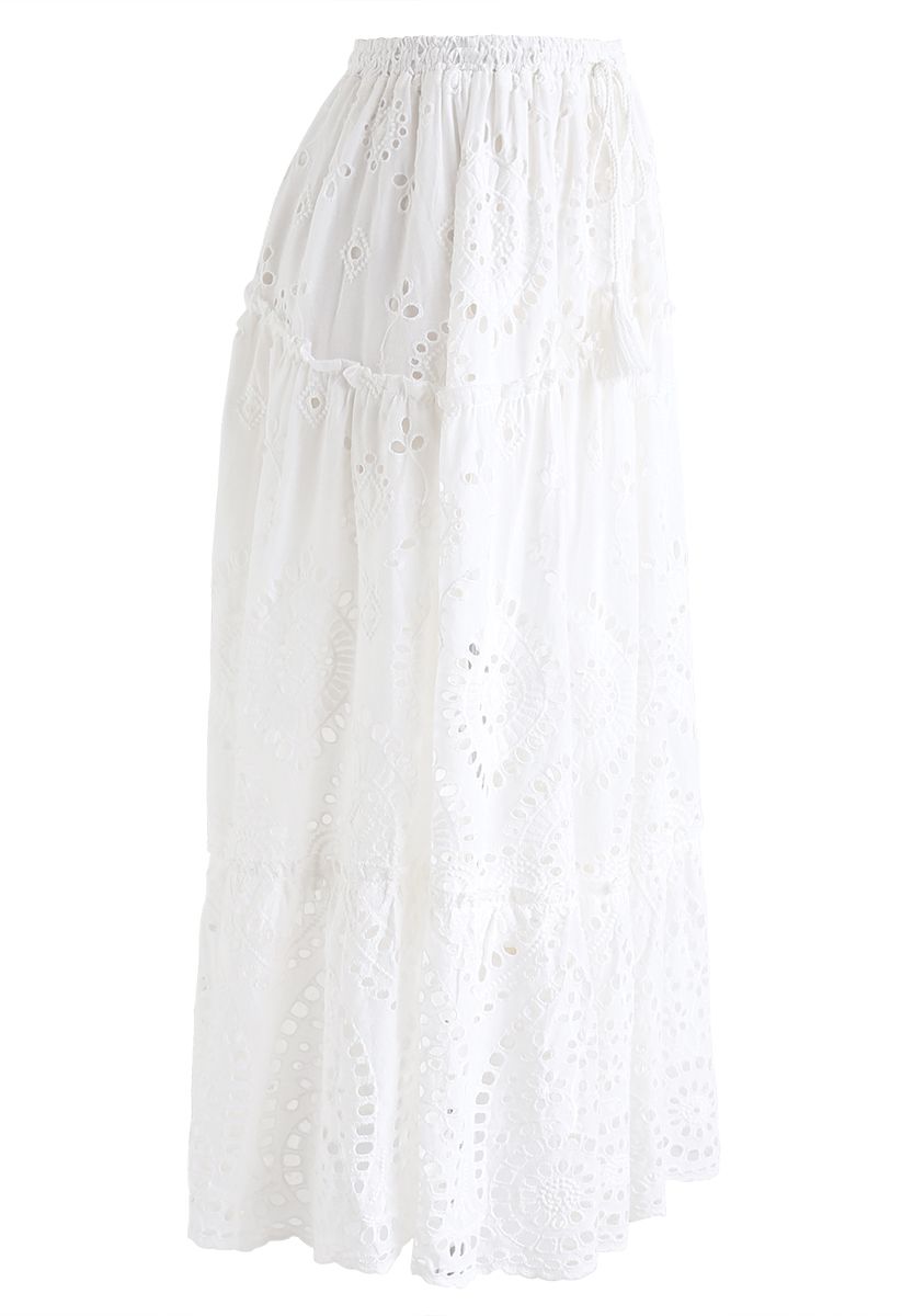 COUNTRY STYLE WHITE BRODERIE ANGLAISE SKIRT FULLY LINED WITH WHITE PETTICOAT 