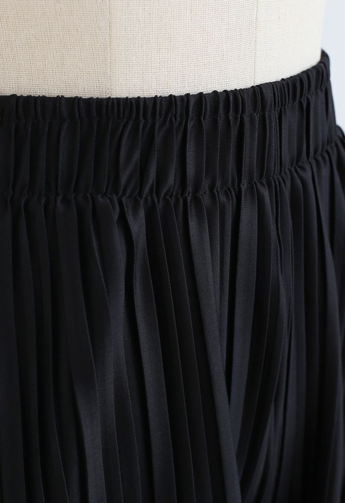 Full Pleated Two-Piece Shorts and Pants in Black - Retro, Indie and ...