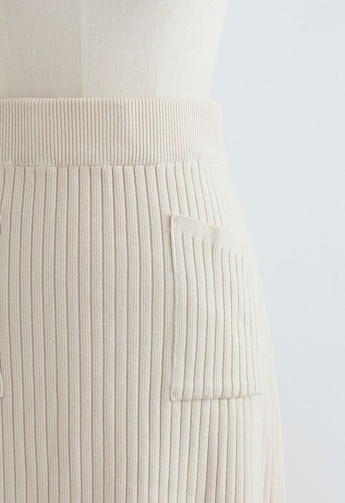 Two Patched Pockets Knit Skirt in Cream