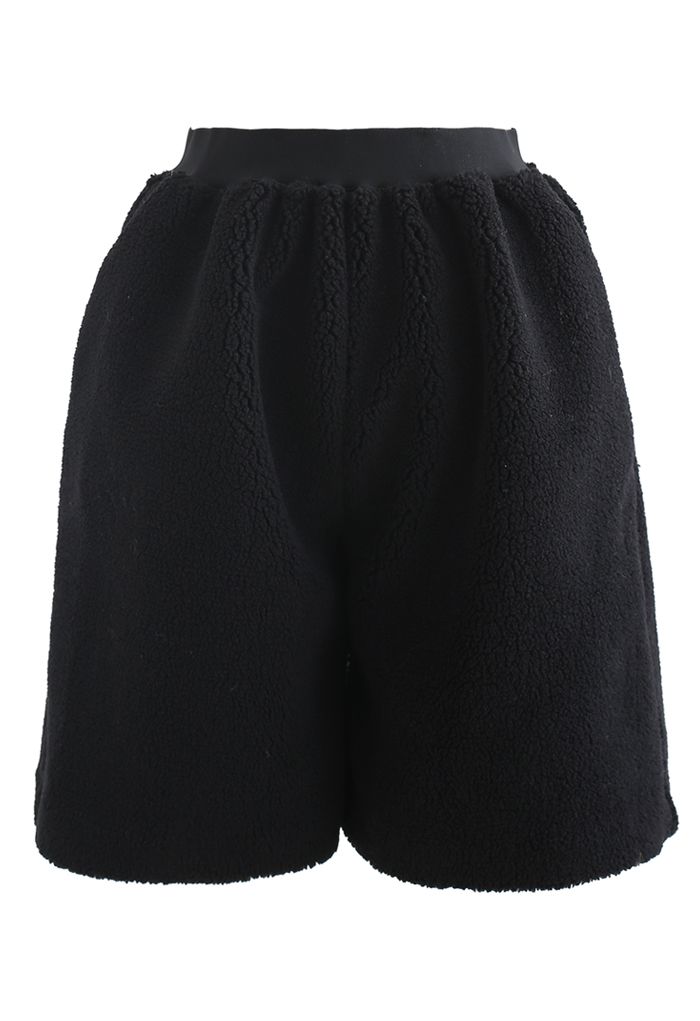 Sherpa Pockets Shorts in Black