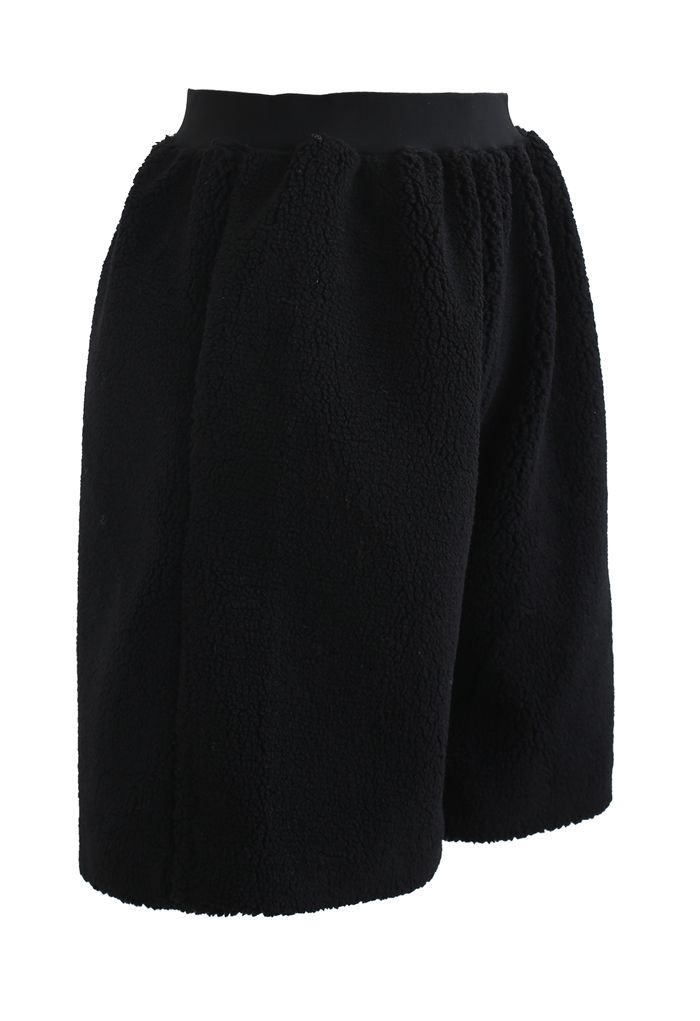 Sherpa Pockets Shorts in Black