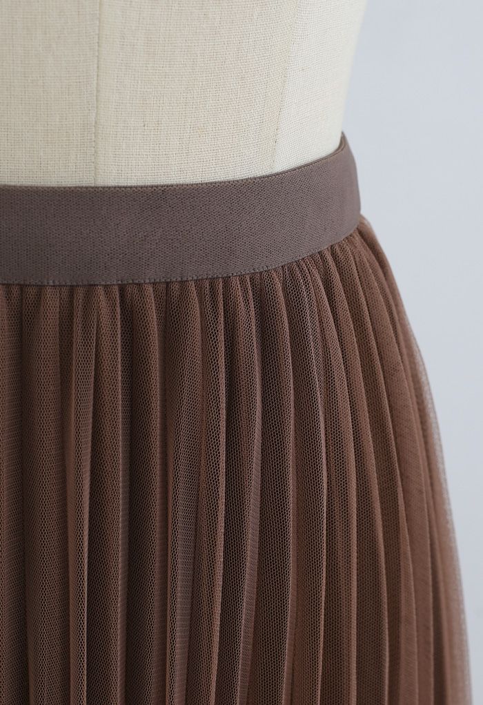 Hi-Lo Mesh Hem Pleated Skirt in Brown