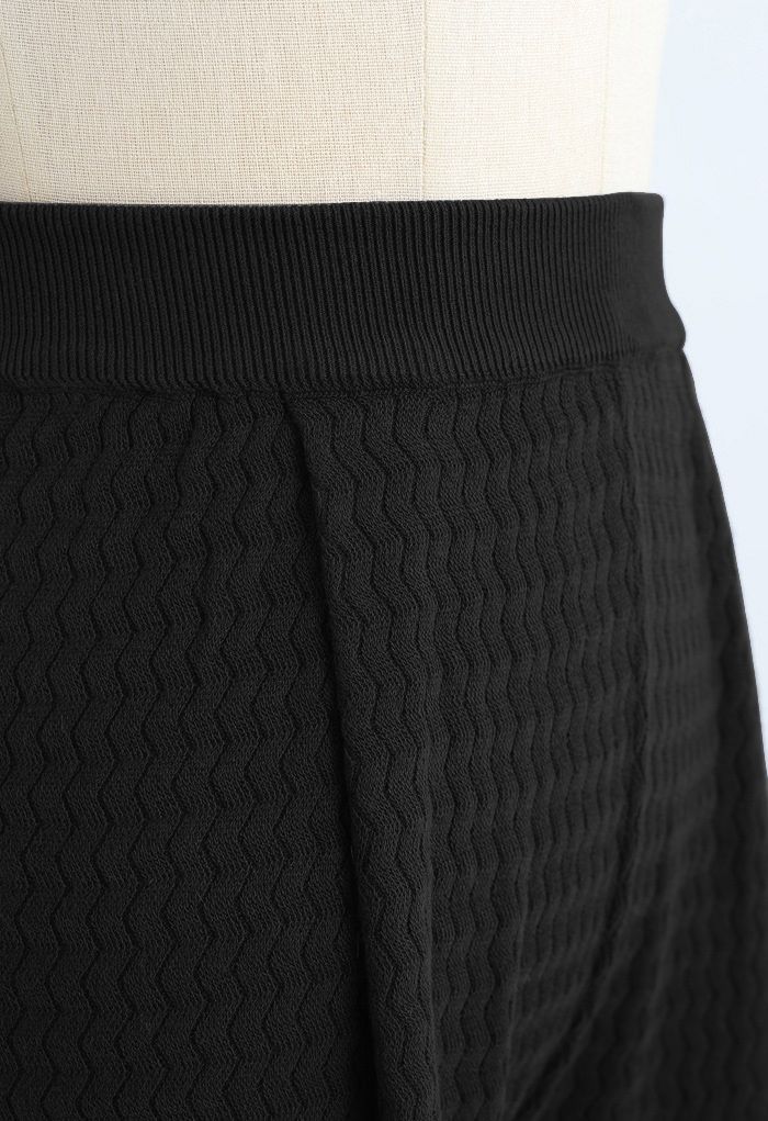 Wavy Textured Knit Pants in Black