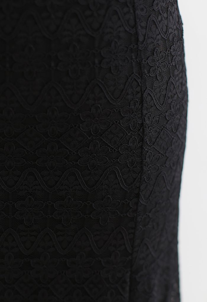 Floret Zigzag Lace Frill Hem Skirt in Black