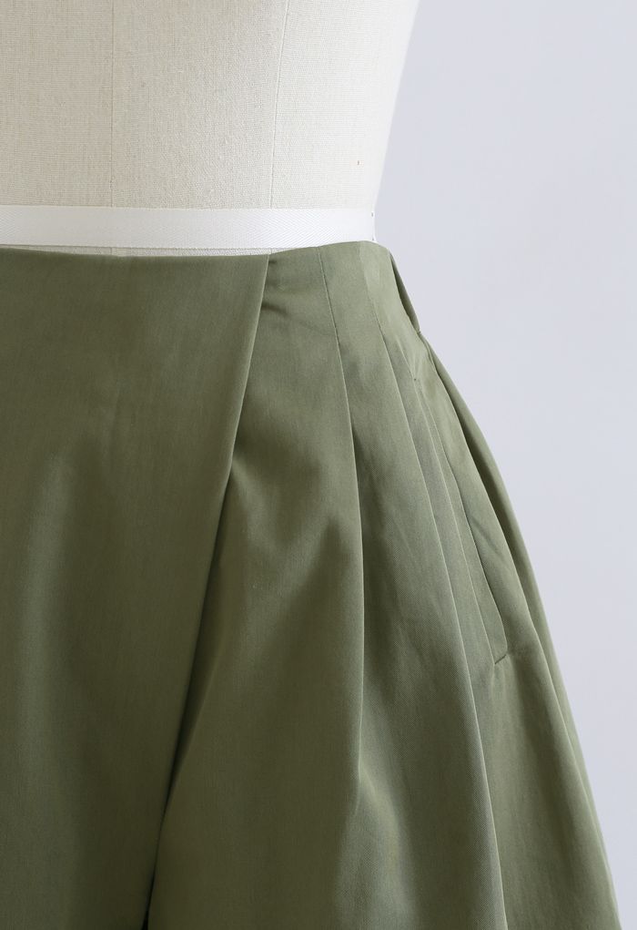 High Rise Side Zip Pocket Pleated Shorts in Army Green - Retro, Indie ...