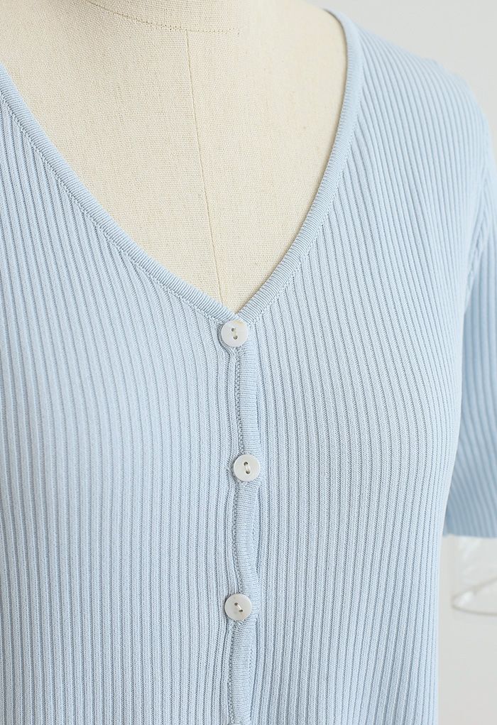Buttoned V-Neck Short Sleeve Rib Knit Top in Baby blue