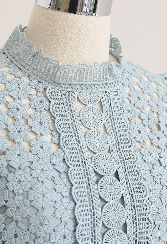 Summer Daisy Full Crochet Crop Top in Teal