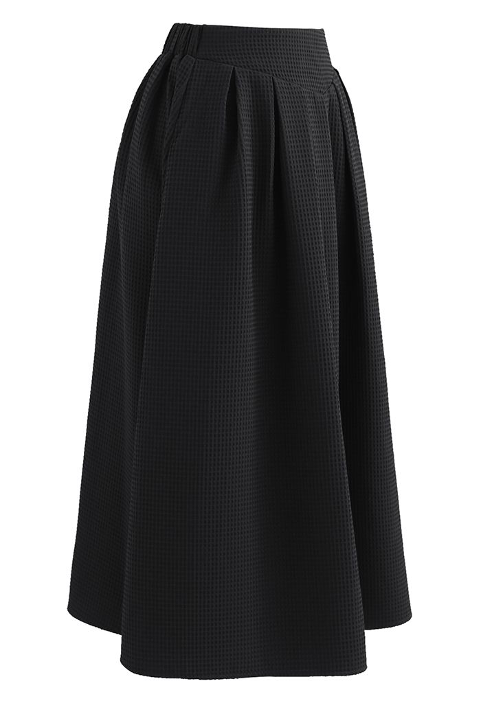 Waffle Pattern Pleated Midi Skirt in Black