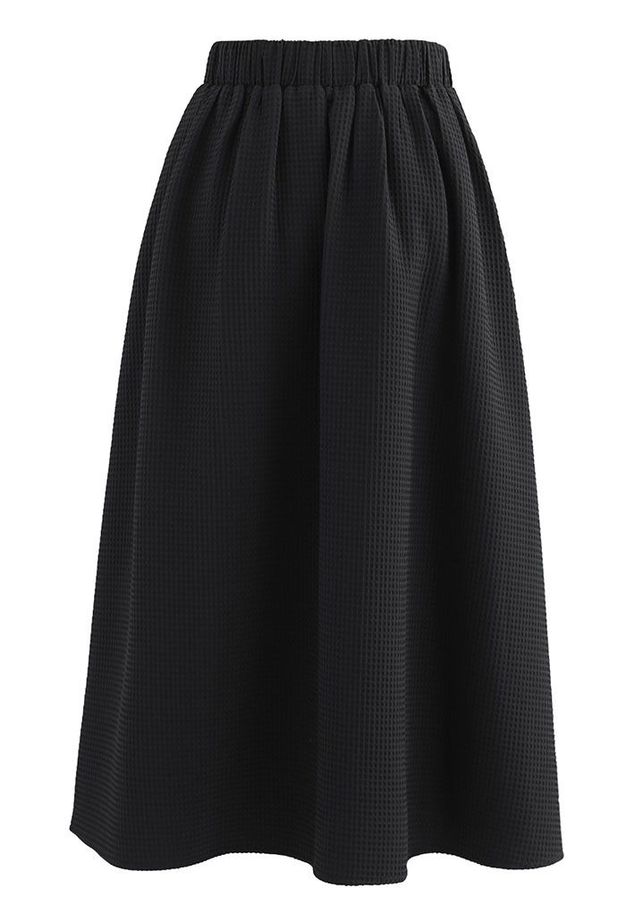 Waffle Pattern Pleated Midi Skirt in Black