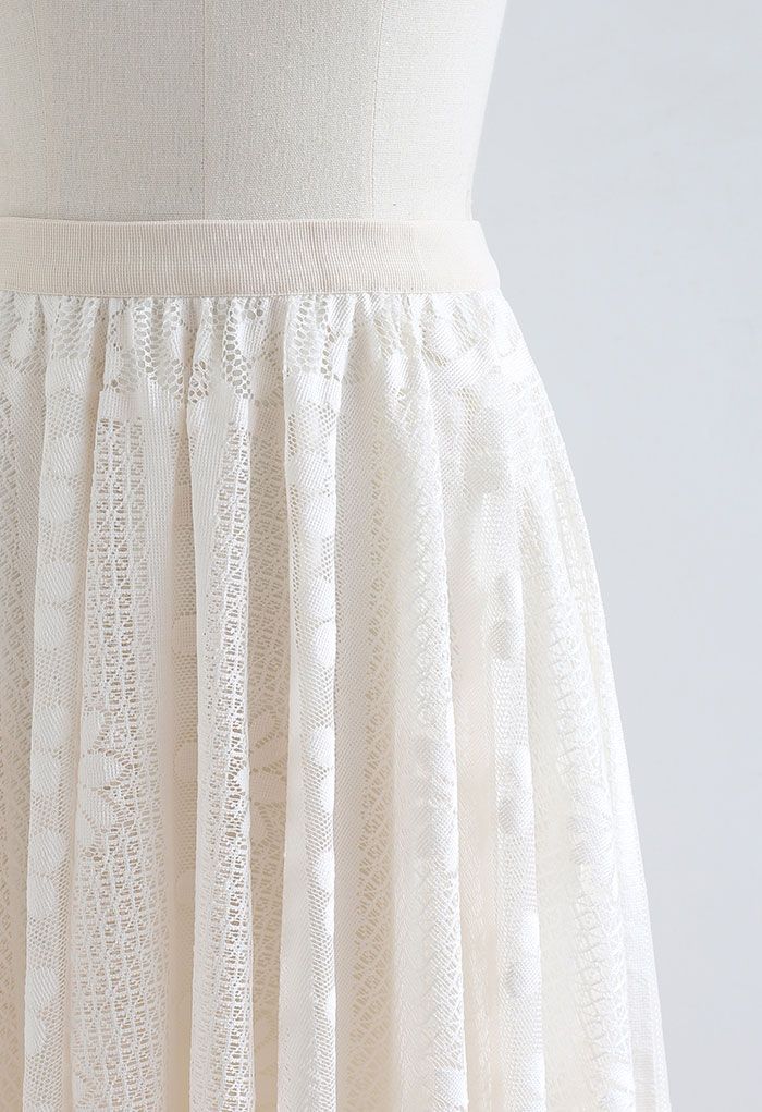 Floral Lace Scalloped Hem Maxi Skirt in Cream - Retro, Indie and Unique ...