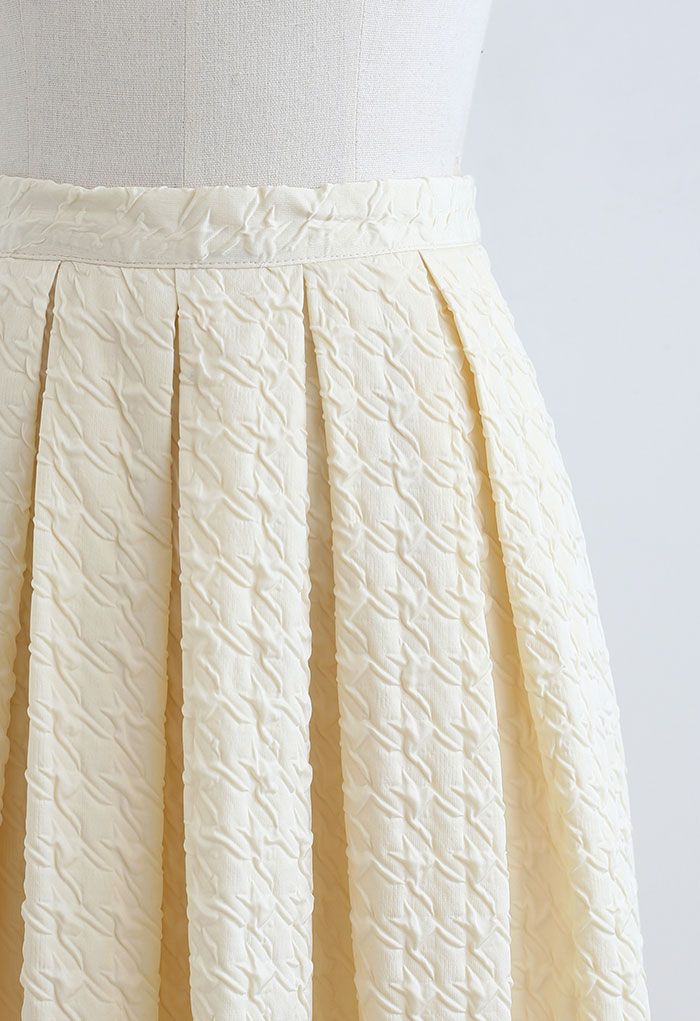 Houndstooth Embossed Pleated Skirt in Light Yellow