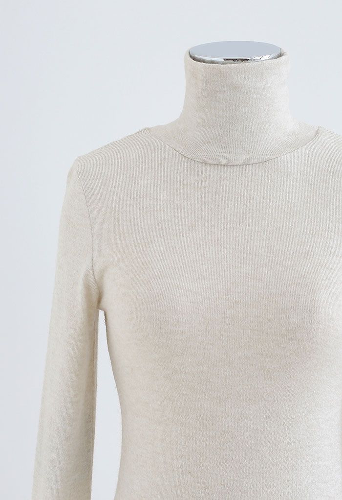 Turtleneck Thumb Hole Fitted Knit Top in Linen