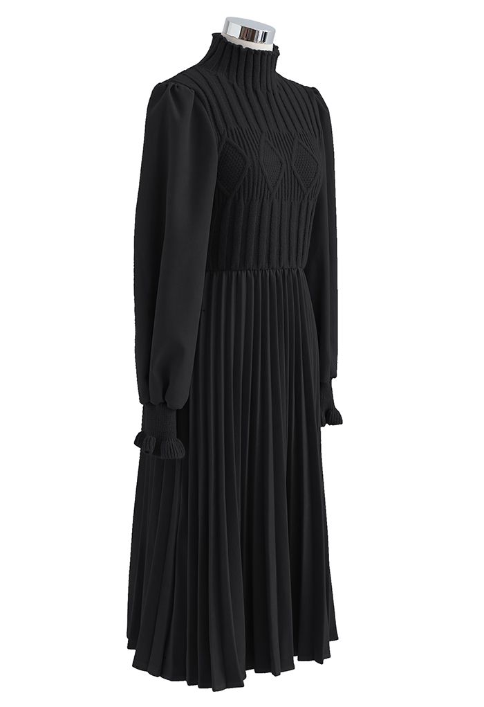 Cable Knit Spliced Pleated Midi Dress in Black