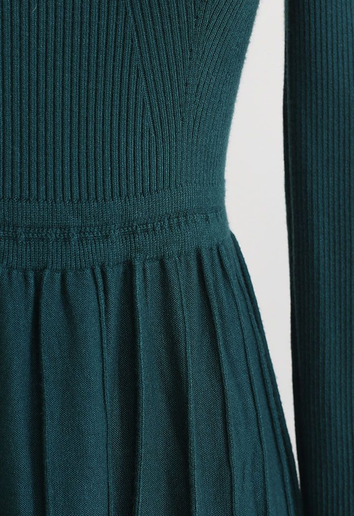 Necklace Sweetheart Neck Pleated Knit Dress in Dark Green