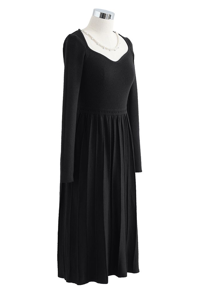 Necklace Sweetheart Neck Pleated Knit Dress in Black