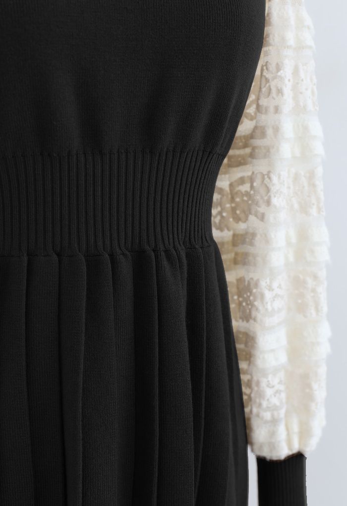 Spliced Lace Sleeves Pleated Knit Dress in Black