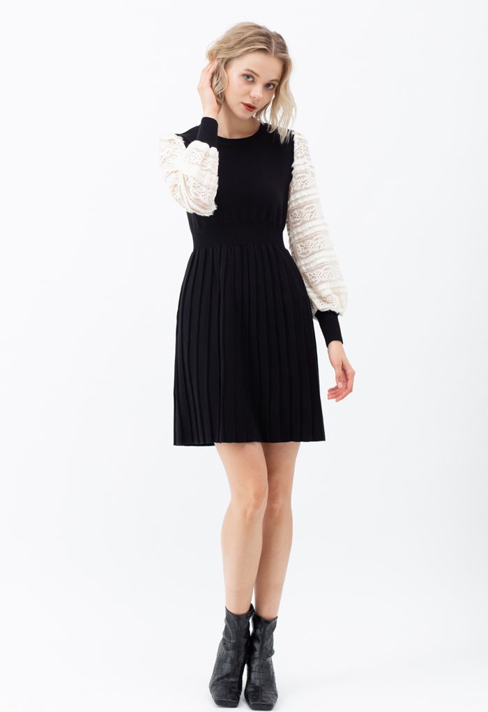 Spliced Lace Sleeves Pleated Knit Dress in Black