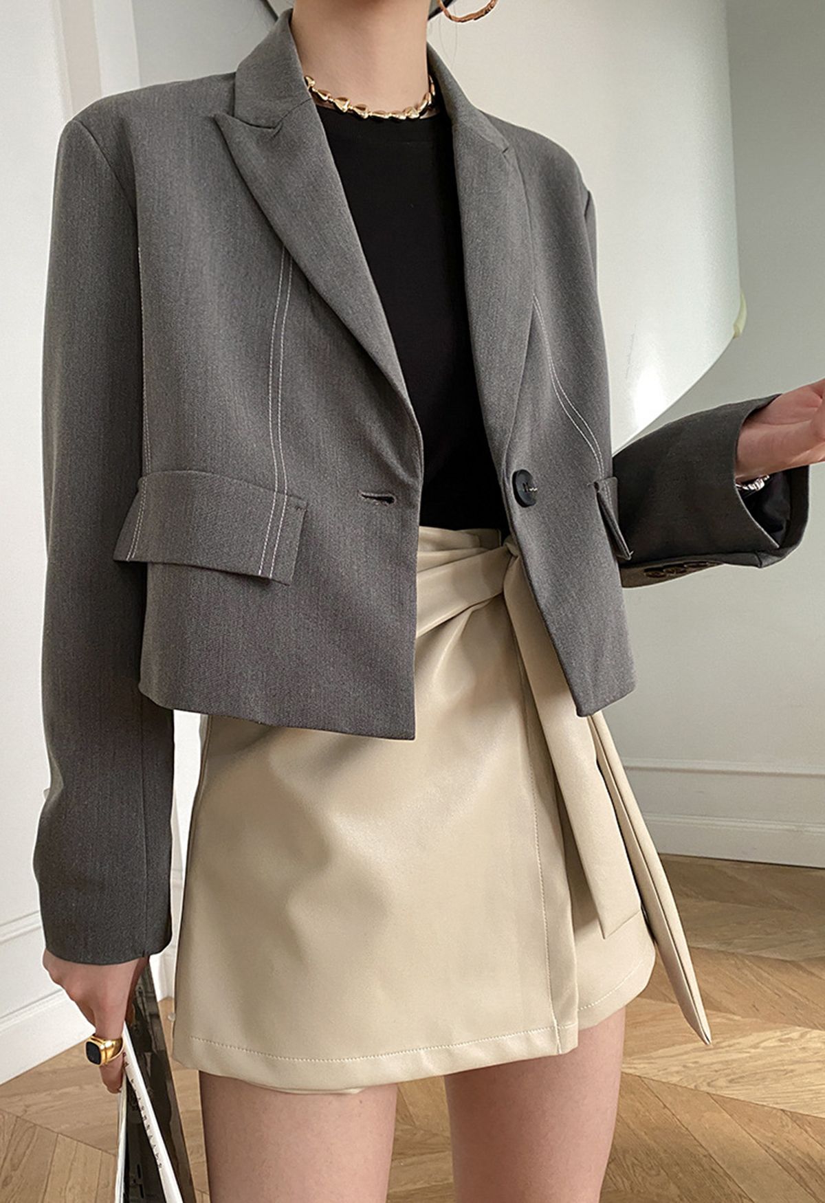 Peaked Lapel Flap Pocket Cropped Blazer in Grey
