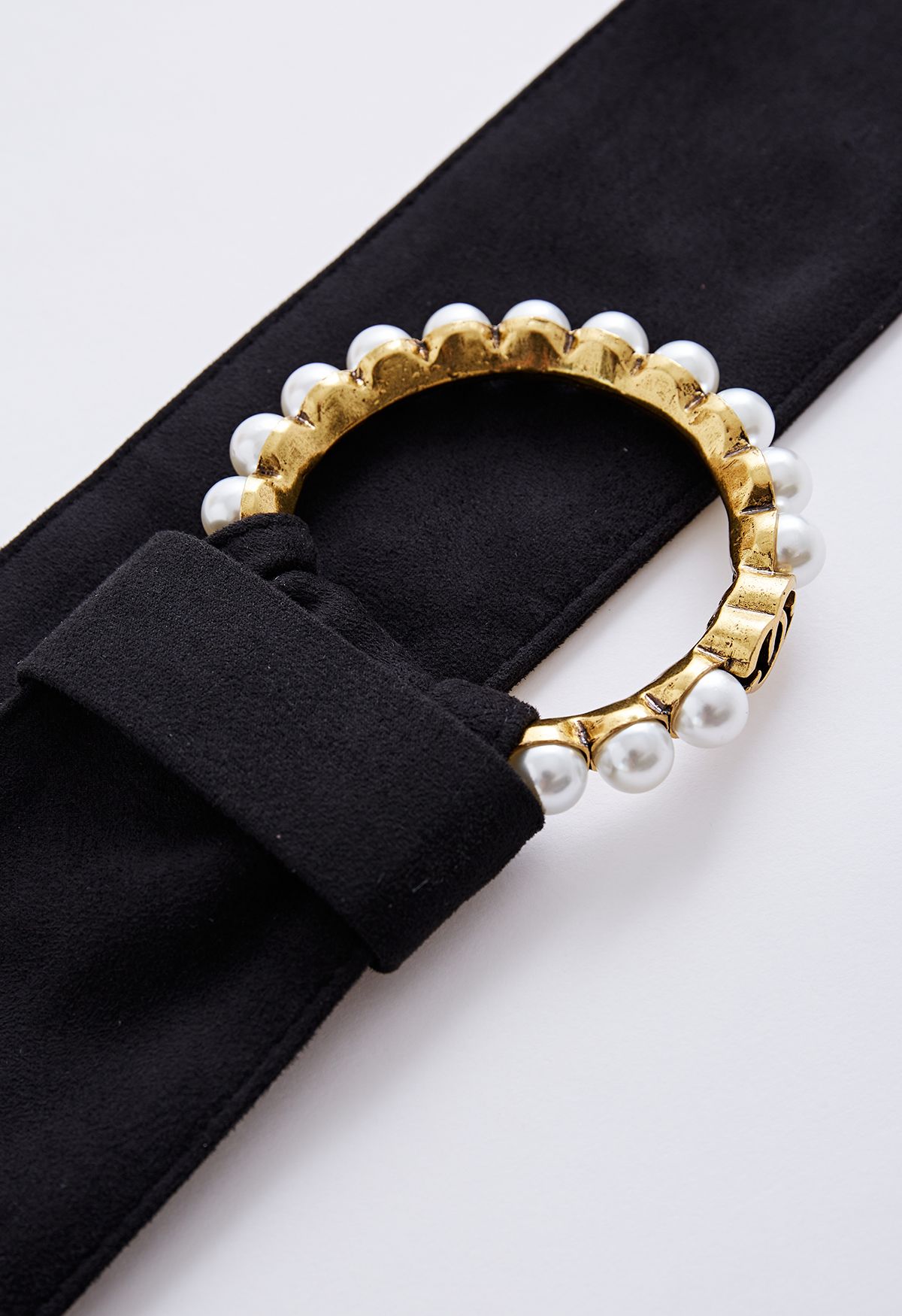 Pearl Trim O-Ring Velvet Belt in Black