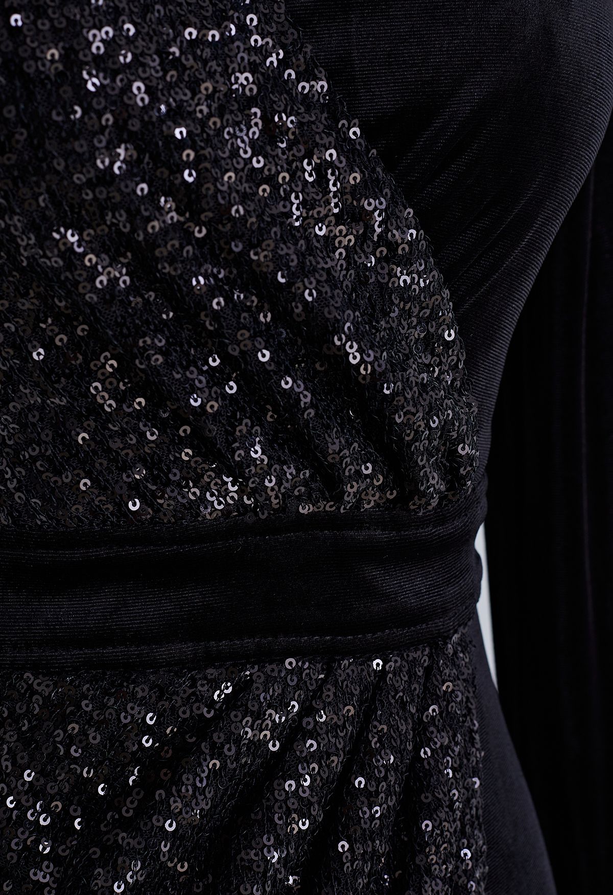 Dazzling Sequins Velvet Cocktail Dress in Black