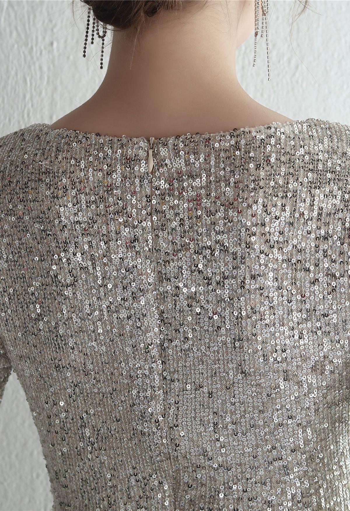 V-Neck Long Sleeves Sequins Cocktail Dress in Silver
