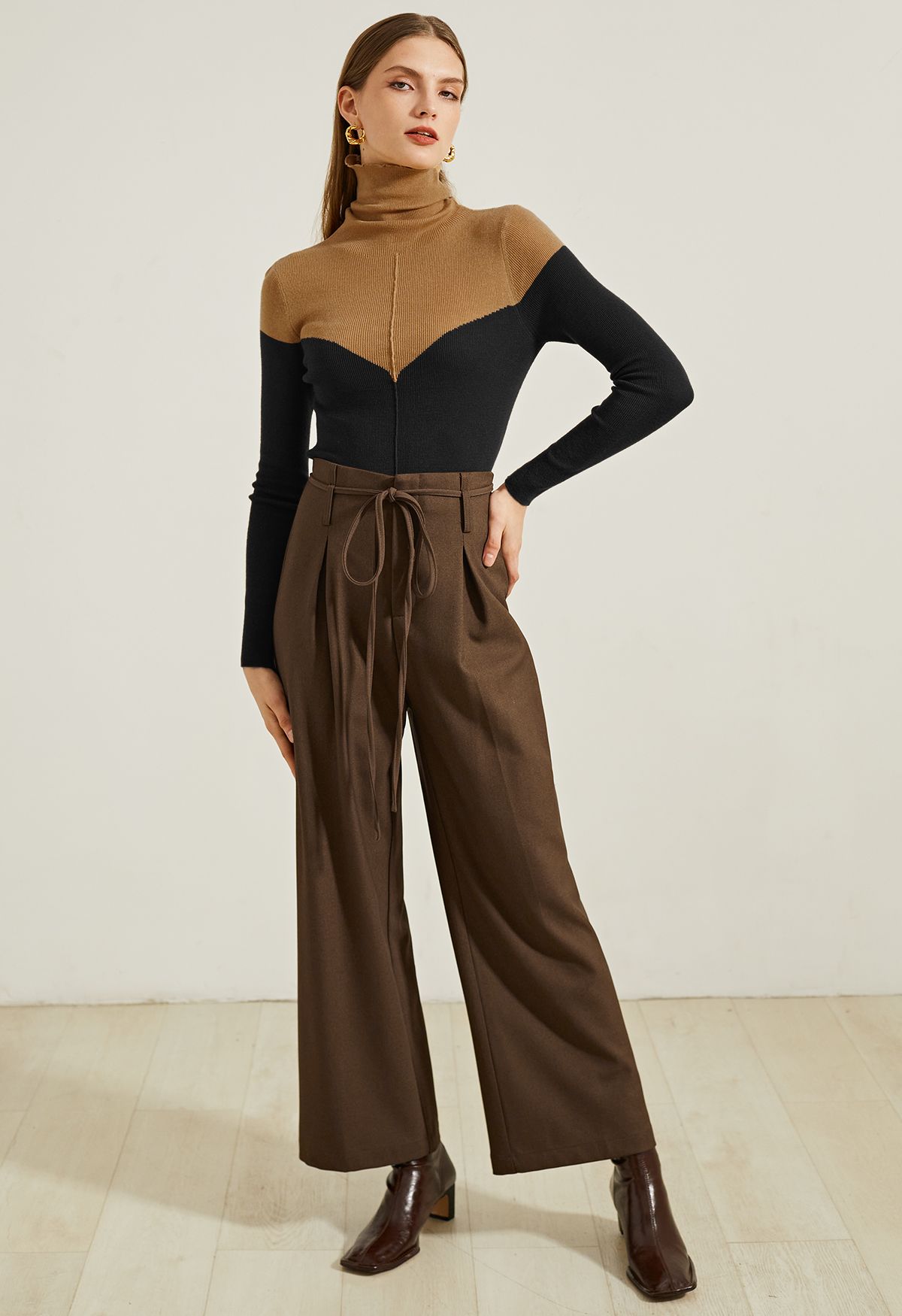 Turtleneck Two-Tone Fitted Knit Top in Black