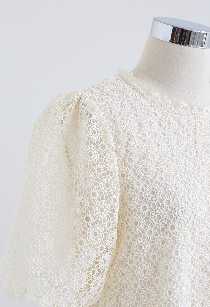 Daisy Crochet Short-Sleeve Crop Top in Cream