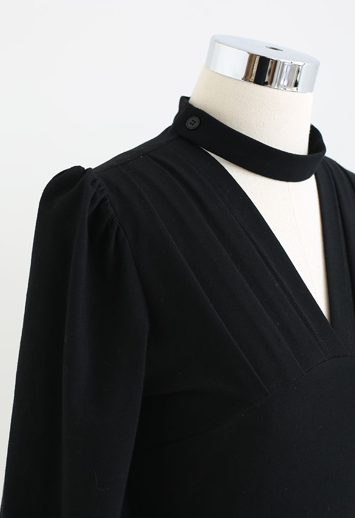 Buttoned Choker V-Neck Crop Top in Black