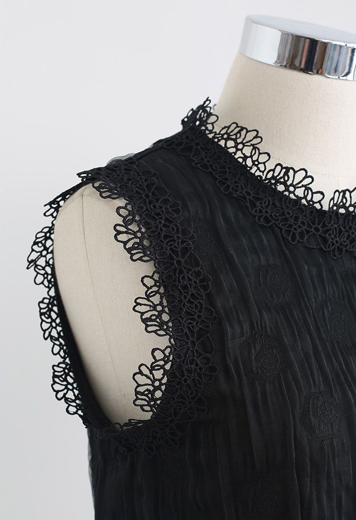 Rose Embossed Lace Crop Top in Black - Retro, Indie and Unique Fashion