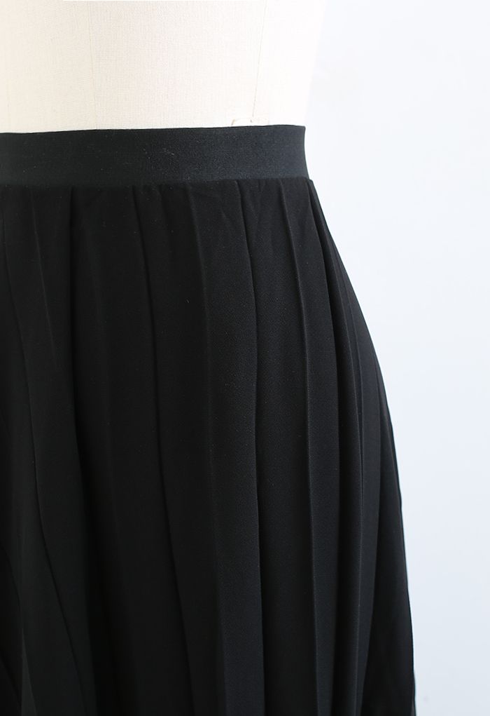 Asymmetric Raw Edge Pleated Skirt in Black