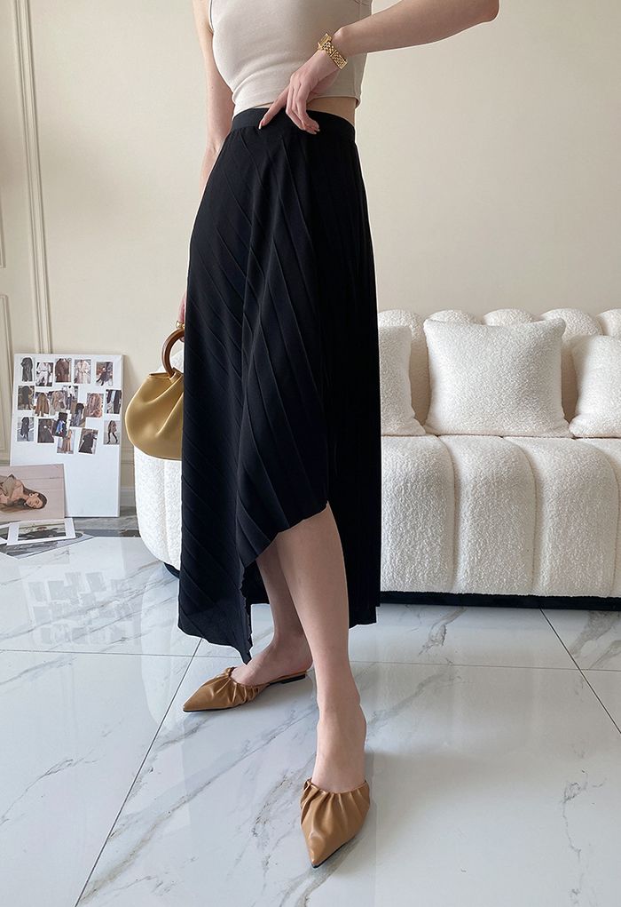Asymmetric Raw Edge Pleated Skirt in Black