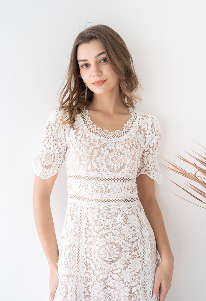 Short-Sleeve Floral Crochet Crop Top in White - Retro, Indie and