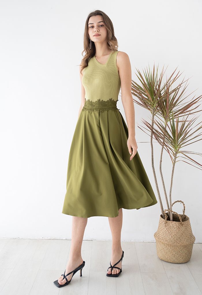 Lacy Waist Pleated Flare Midi Skirt in Moss Green