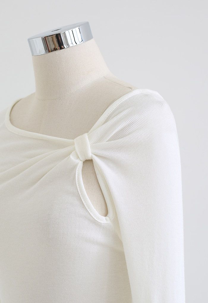Gathering Knot Cutout Fitted Top in White