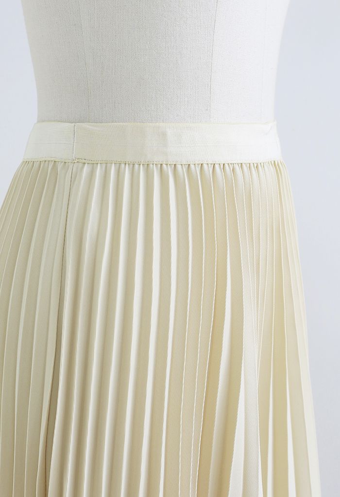 Simplicity Pleated Midi Skirt in Light Yellow