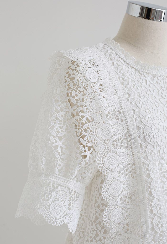 Floret Cutwork Scalloped Edge Crochet Top in White