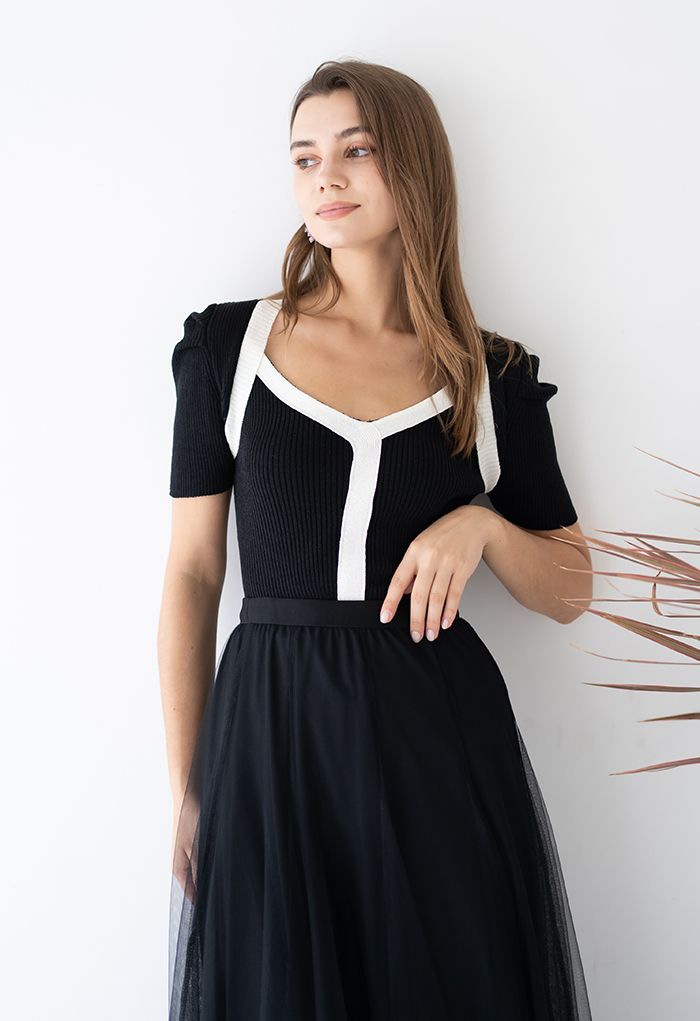 Contrast Line Short-Sleeve Knit Top in Black
