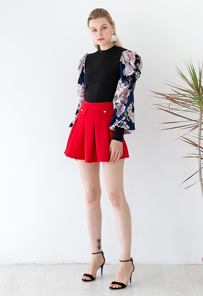 Tiny Heart Button Pleated Mini Skirt in Red