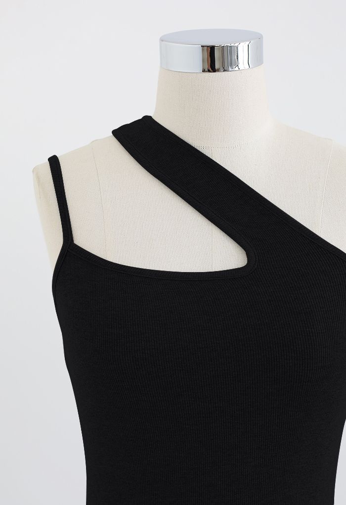 Asymmetric One-Shoulder Knit Tank Top in Black