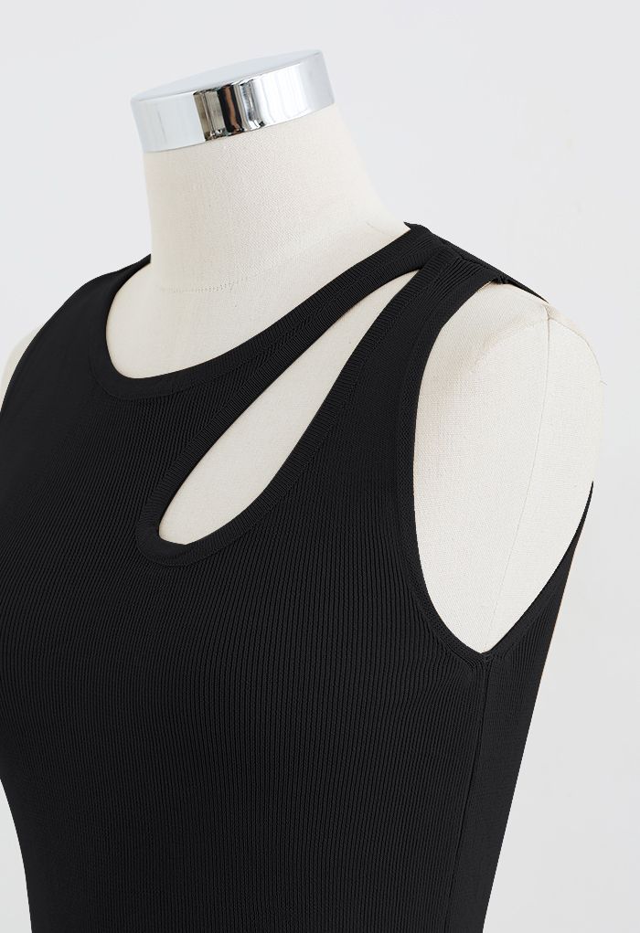 Cutout Shoulder Fitted Knit Tank Top in Black