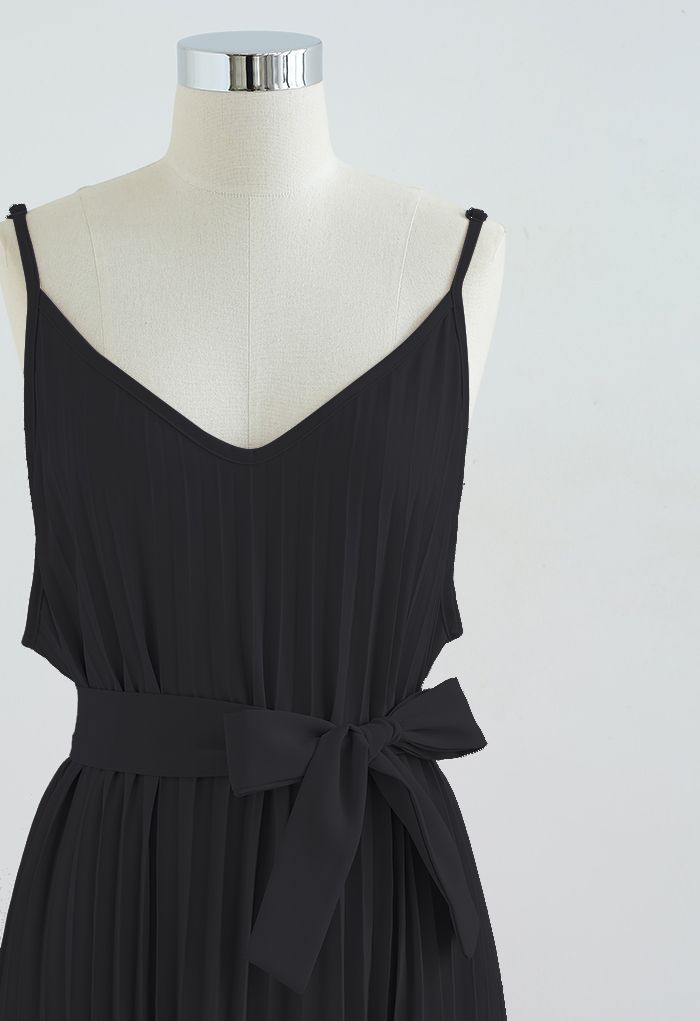 Bowknot Asymmetric Pleated Cami Dress in Black