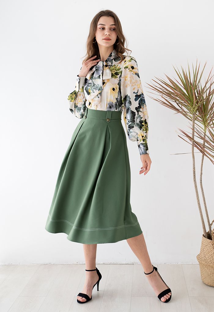 Button Trim Stitches Pleated Flare Midi Skirt in Army Green