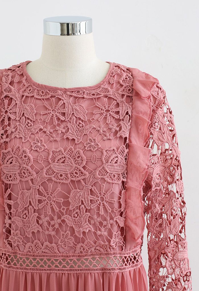 Floral Crochet Chiffon Spliced Pleated Midi Dress in Pink