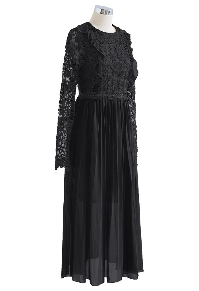 Floral Crochet Chiffon Spliced Pleated Midi Dress in Black