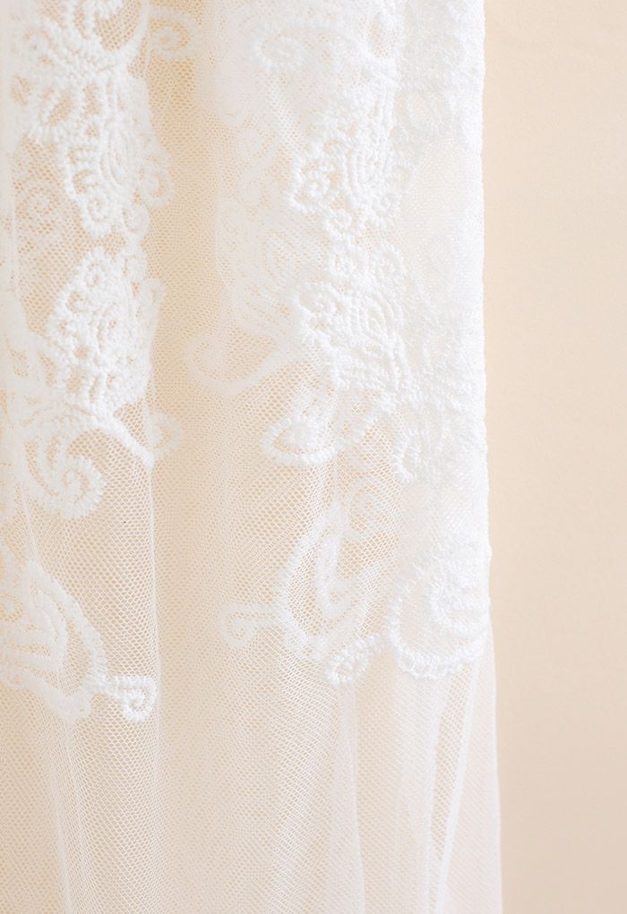Floral Embroidery Self-Tie Front Kimono in White