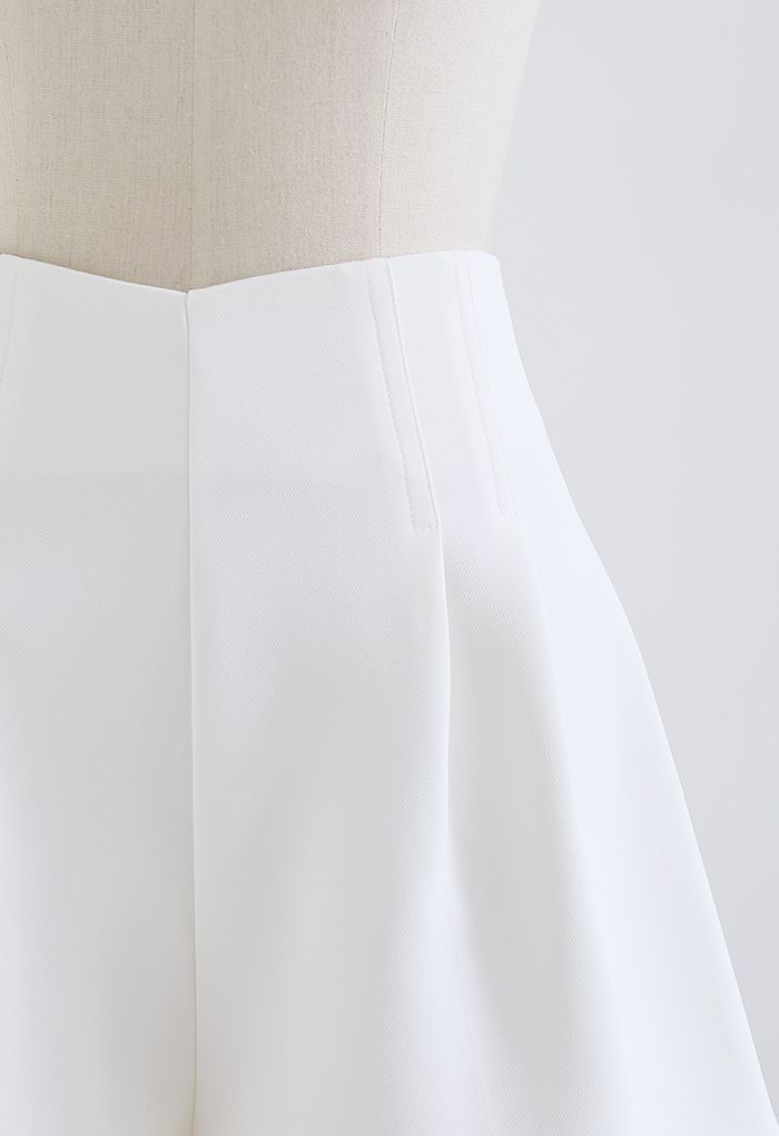 Stitches Waist Pleated Shorts in White